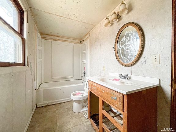4th image of 1401 E Woodland Ave