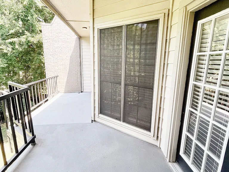 Oaks White Rock — Photo 48