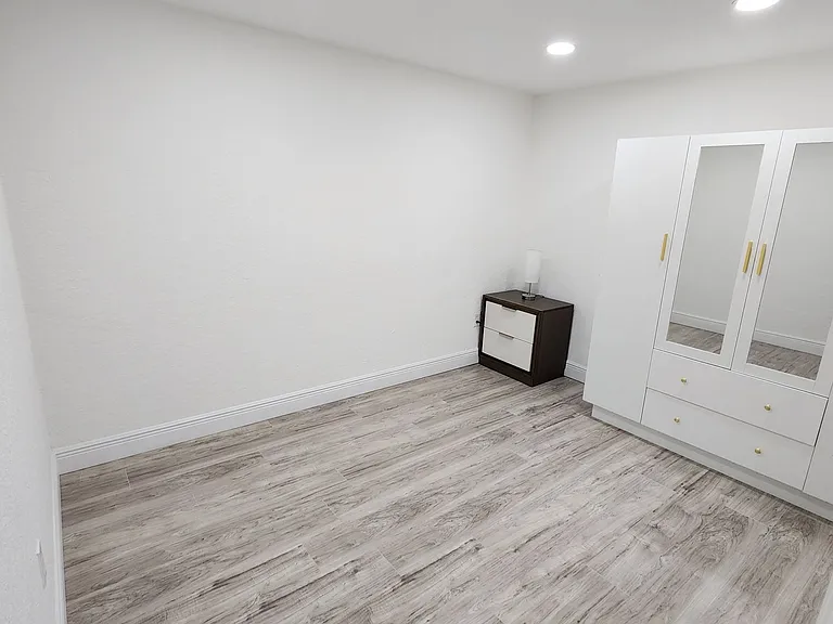 1375 Powers Ave — Photo 15