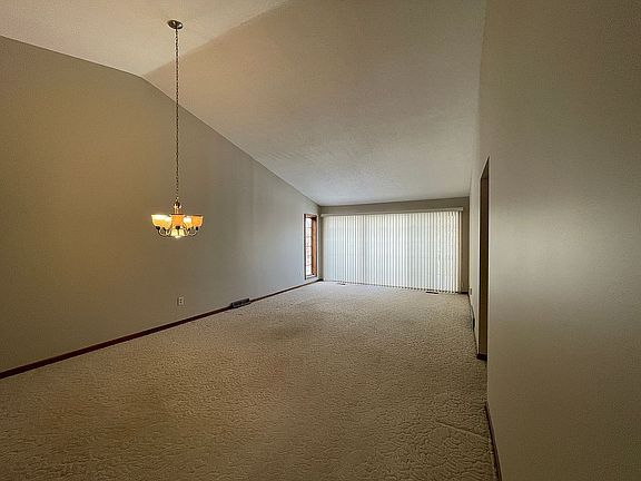 3rd image of 1298 Suncrest Dr NE