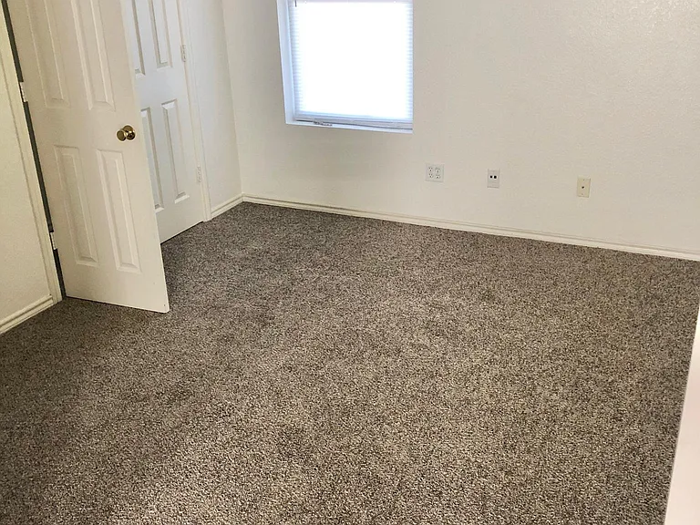 308 Kathy Ln — Photo 3
