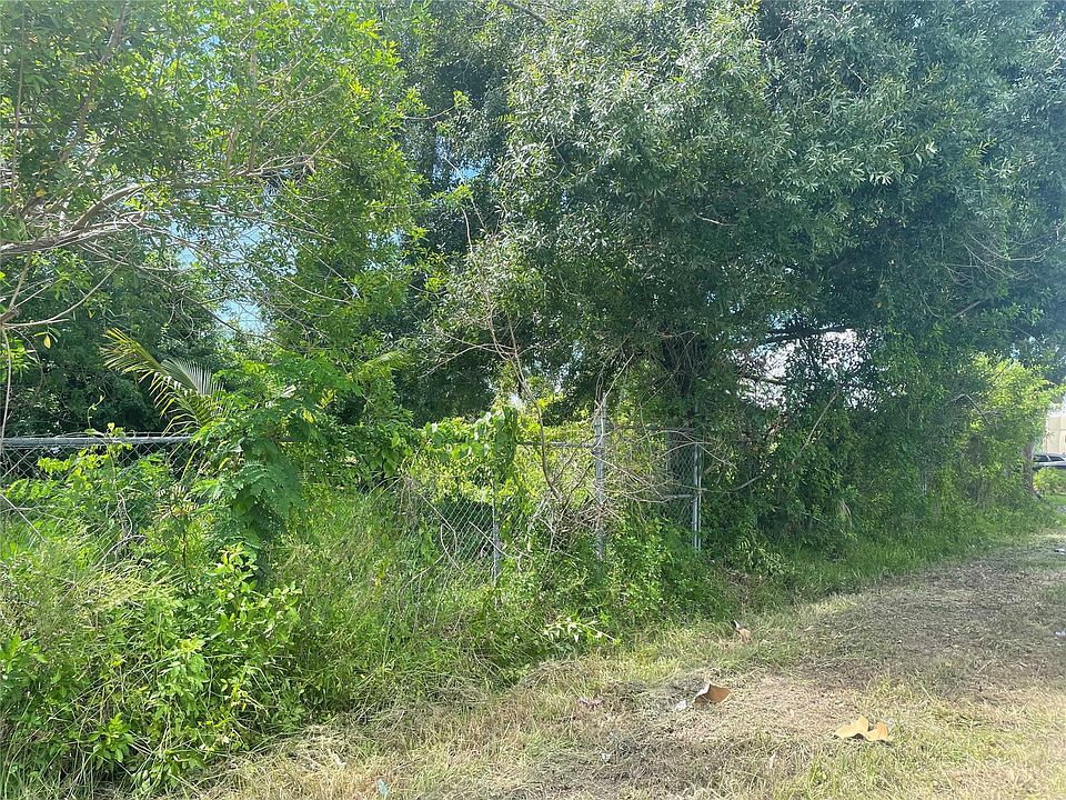 2nd image of 1025 NE 15th Avenue