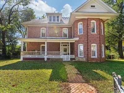 107 W End Blvd, EMPORIA, VA, 23847