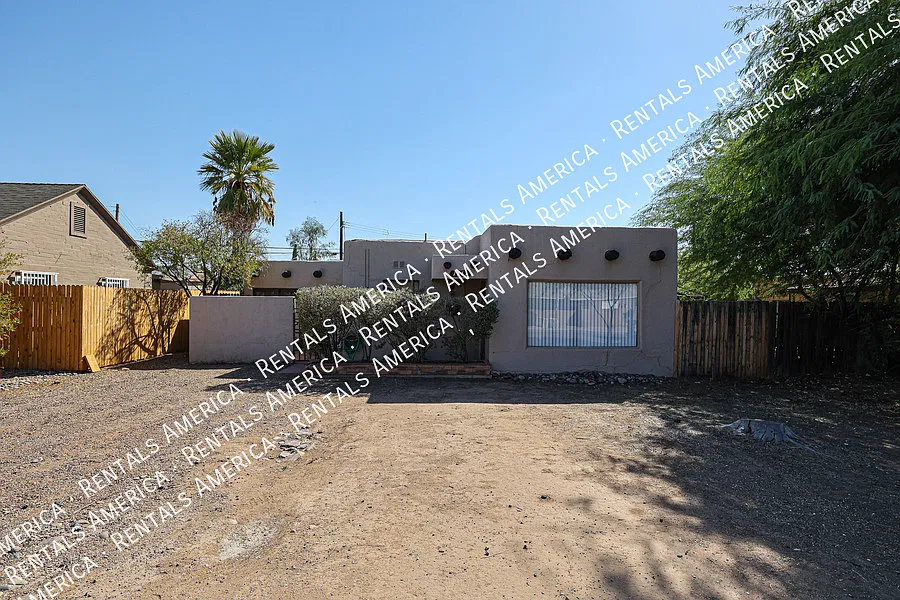 3 Bed 2 Bath Vintage Home w/ Updates Near Biltmore! — Photo 2