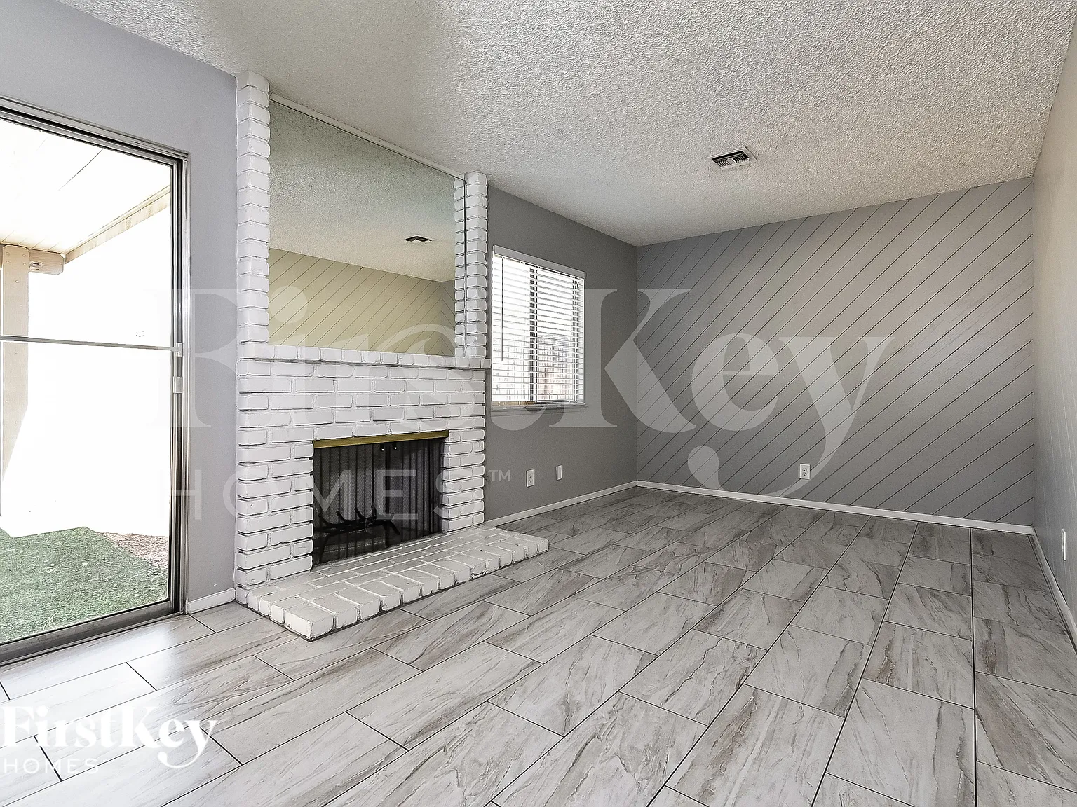 3 bed, 2.0 bath, 1472 sqft, $2,070 — Photo 3