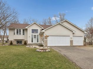 1121 Apple Cir, Mayer, MN 55360