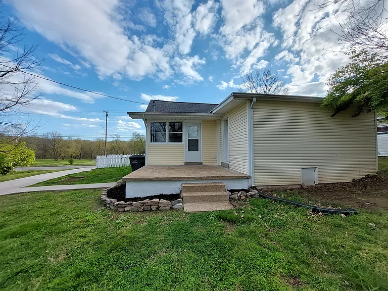 203 Riverside Dr — Photo 17