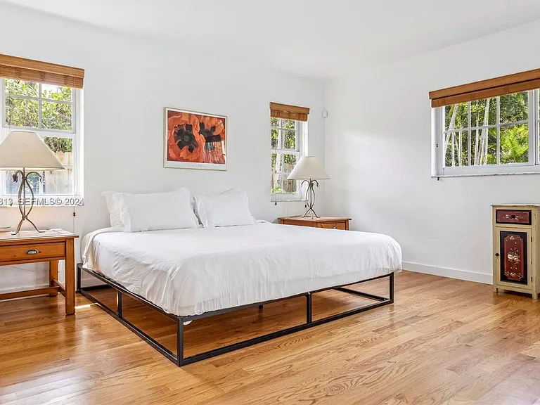 10130 SW 70th Ave — Photo 14
