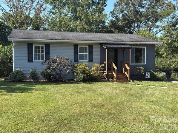 92 Salem Rd, Weaverville, NC 28787
