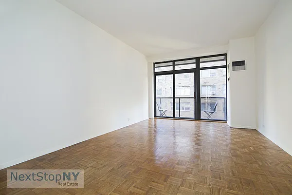 Rented by NextStopNY | media 14