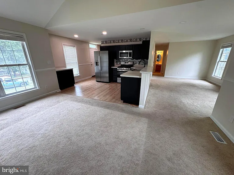 7423 Laura Ln — Photo 7