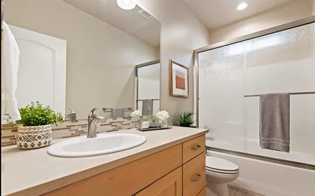 GUEST BATHROOM WITH RAIN GLASS SHOWER/BATH DOOR.