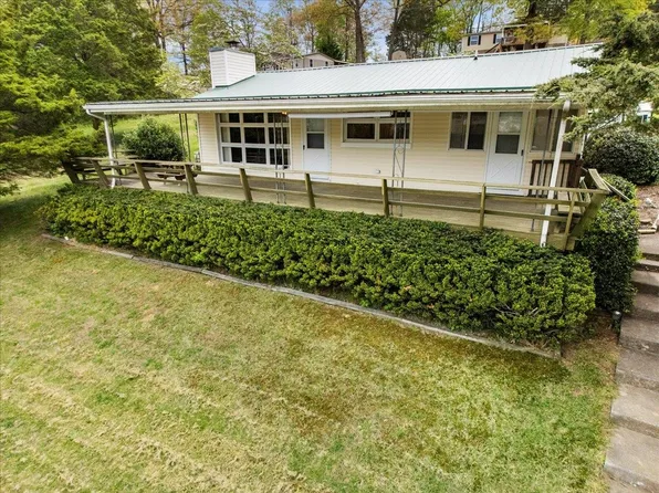 6941 Beach Dr, Radford, VA 24141