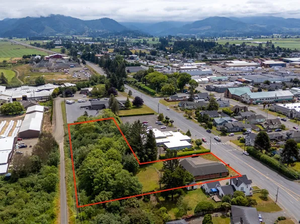 2506 1st St, Tillamook, OR 97141