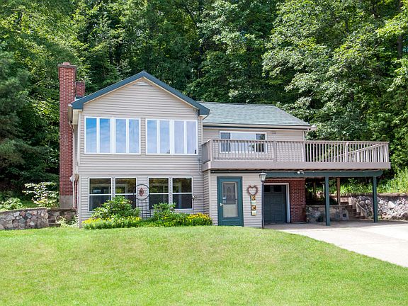 Front entrance, large deck