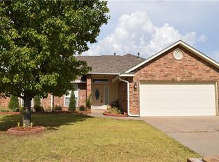 2800 Christina Ct, Moore, OK 73160