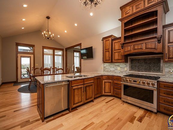 2nd image of 7630 SE Berryton Rd