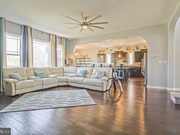 3rd image of 45 Coachman Cir