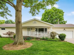 1015 Lakeview Dr, Zanesville, OH 43701