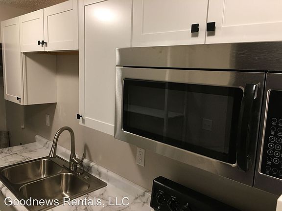 3rd image of 1032 Holloway St