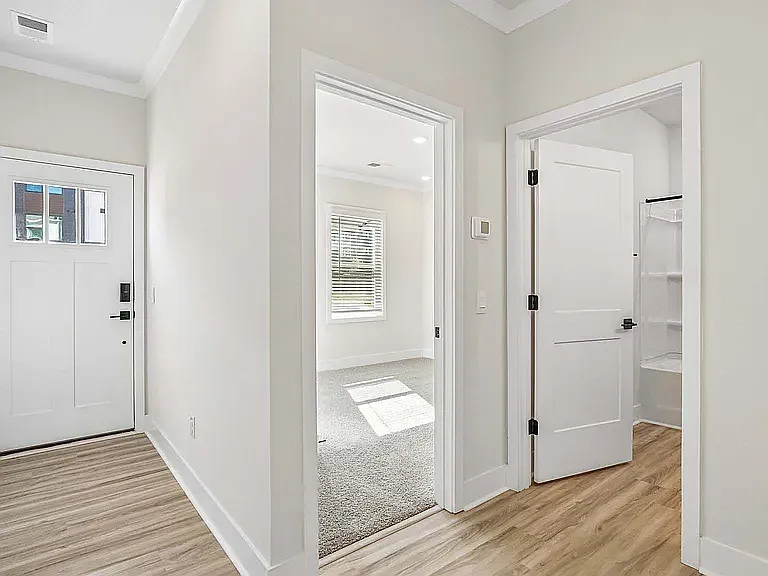 4 bed, 2003 sqft, $2,400 — Photo 4