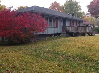 18001 E Redwood Dr, Independence, MO 64056