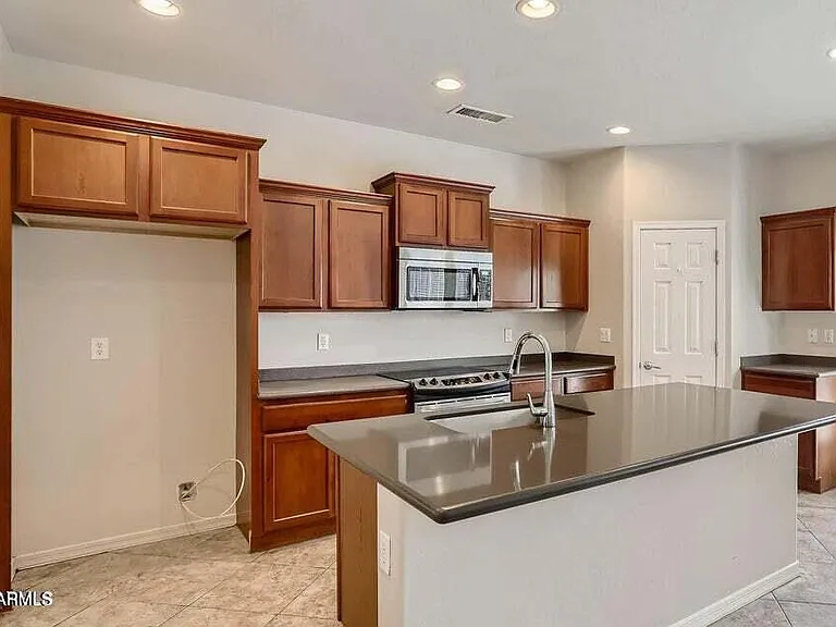2039 W Kathleen Rd — Photo 9