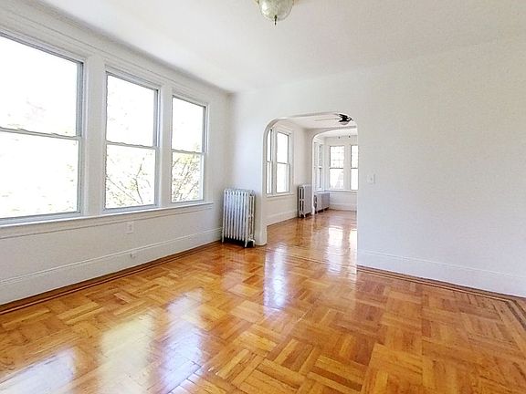 4th image of 68 Van Cortlandt Ave W Floor 3