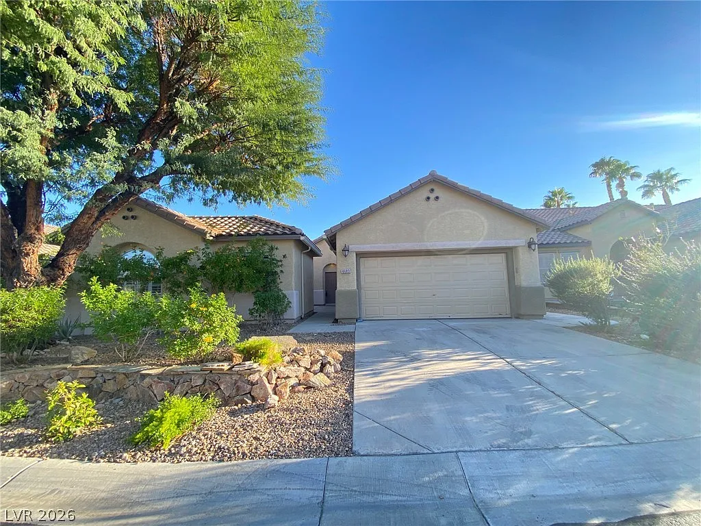 4 bed, 2.0 bath, 2200 sqft, $2,300 — Photo 1