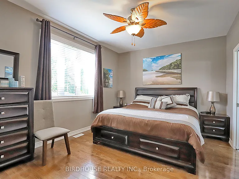21 Ellis Cres — Photo 12