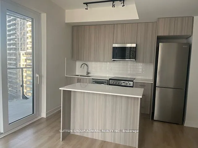 15 Ellerslie Ave #602 photo 1