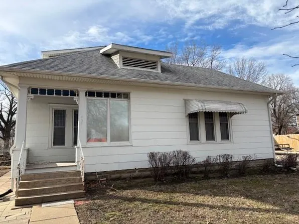 407 S Main St, Yates Center, KS 66783