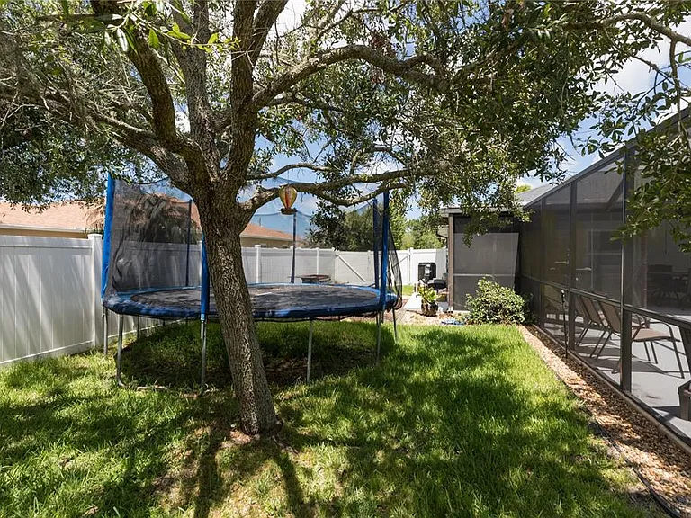 7 Lancaster Ln — Photo 47