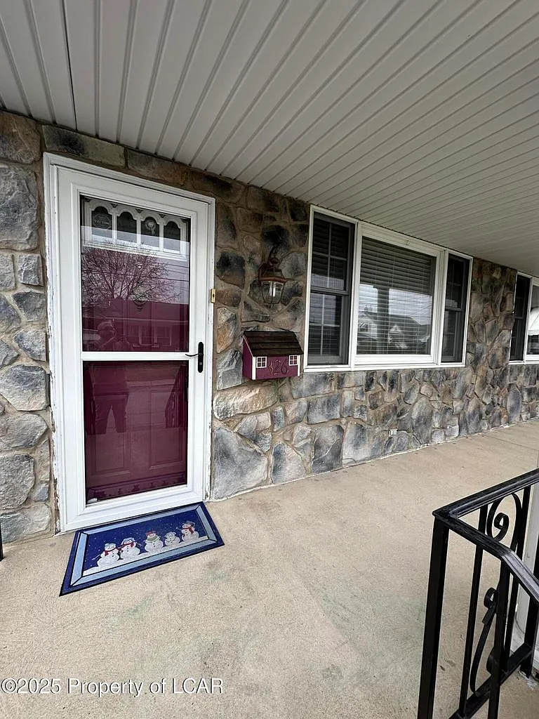 2 bed, 1300 sqft, $1,350 — Photo 4