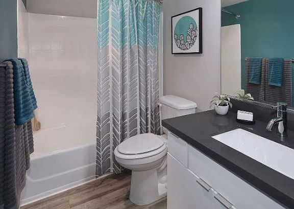 5th image of 1423 1/2 N Alta Vista Blvd #1