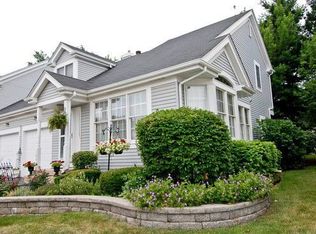 1002 Derby Crse, St Charles, IL 60174