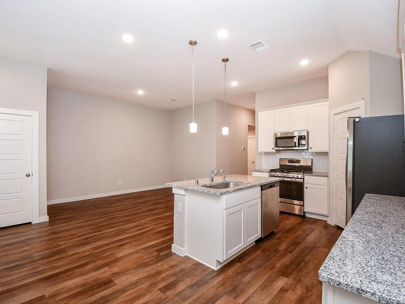 3 bed, 1780 sqft, $2,500 — Photo 3
