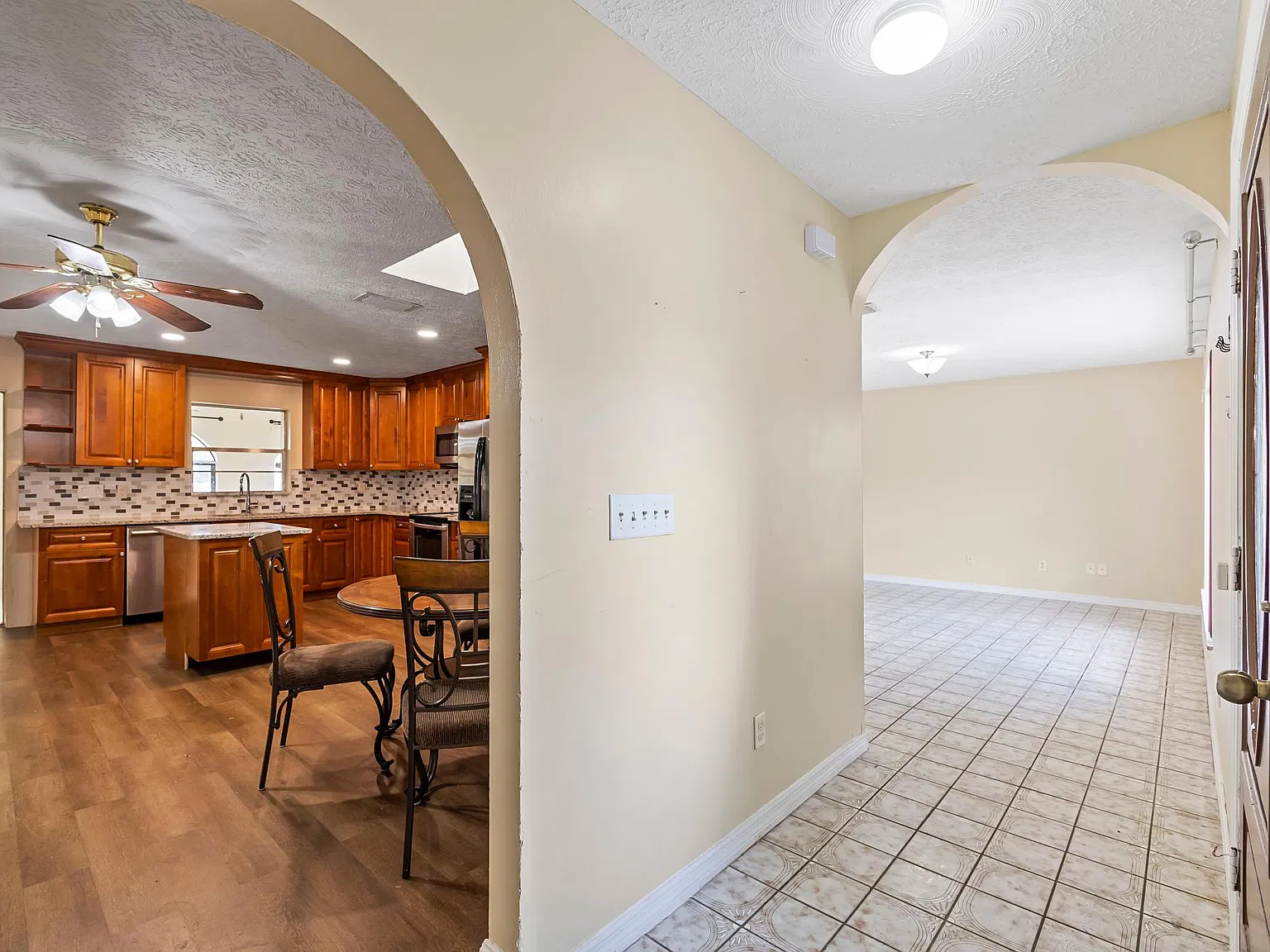 3 bed, 1794 sqft, $2,900 — Photo 2