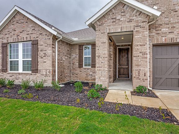 2nd image of 649 Fallbrook Dr