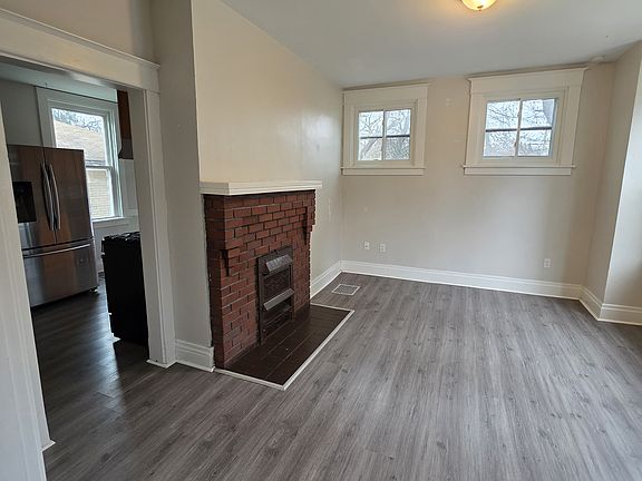 3rd image of 300 Chester Ave