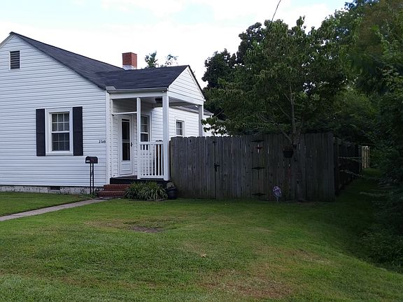 3rd image of 2749 Greenwood Dr