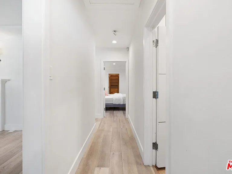 5439 Carpenter Ave — Photo 18