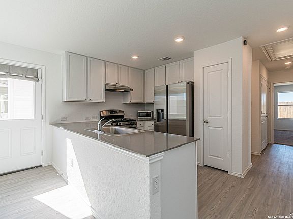 4th image of 7711 Chancery Gate