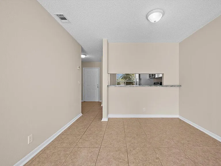 144 Deerfield Ct — Photo 3
