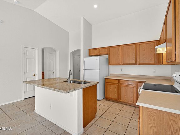 4th image of 1731 W SAINT CATHERINE Avenue