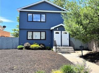 23 Arlington Walk, Island Park, NY 11558