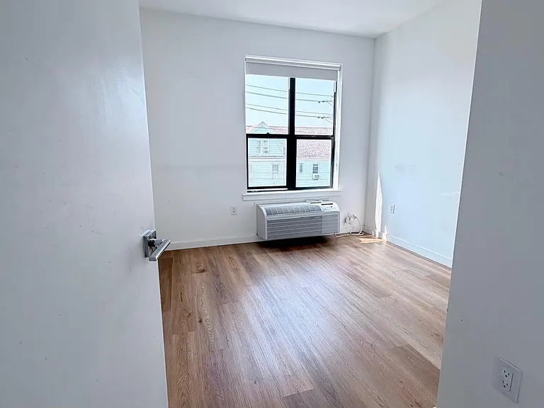 176 W 7th St #312E — Photo 3