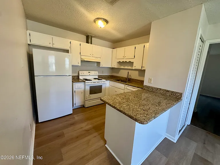 8846 Cavender Dr — Photo 5