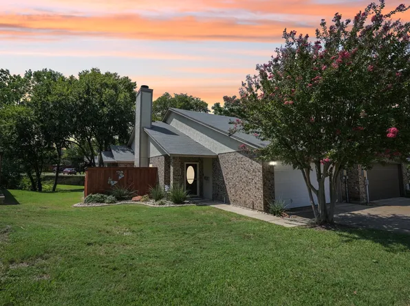 1611 Willow Ln, Euless, TX 76039