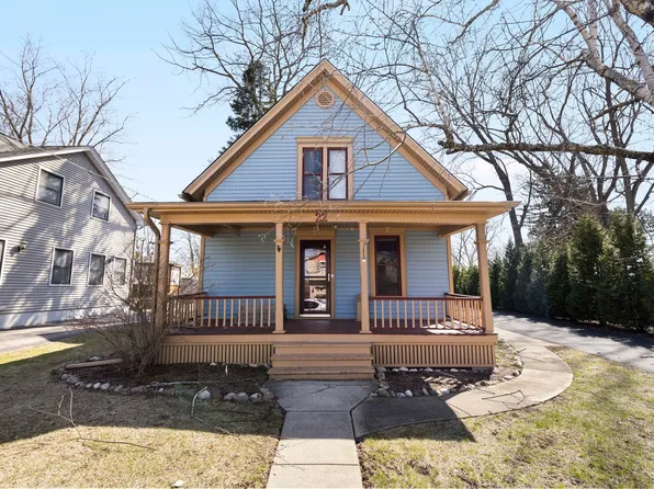 22 Elm Ave, Carpentersville, IL 60110